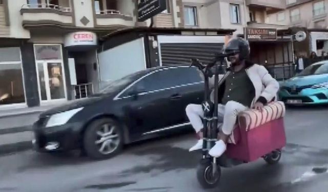 Scooter üzerine yerleştirdiği koltuğun üzerine oturup trafiğe çıktı