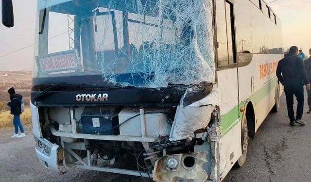 Elazığ’da Trafik Kazası: Otobüs ve Kamyonet Çarpıştı