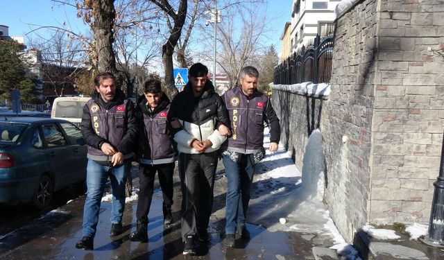 Çay ocağına düzenlenen silahlı saldırı kameralara yansıdı