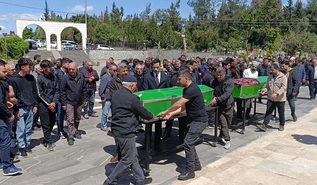 Kazada Hayatını Kaybeden Anne ve Oğlu Yan Yana Defnedildi