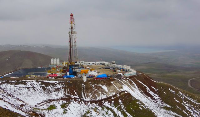 Van'ın Dağlarında Petrol Aranıyor: Dev Sondaj Kulesi Kuruldu