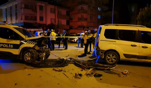 Polis Aracı Zincirleme Kazaya Karıştı: 2 Polis Yaralandı