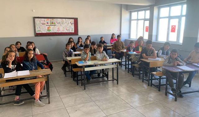 Ramazan Bayramı Tatili Sona Erdi, Van'da Öğrenciler Ders Başı Yapıyor