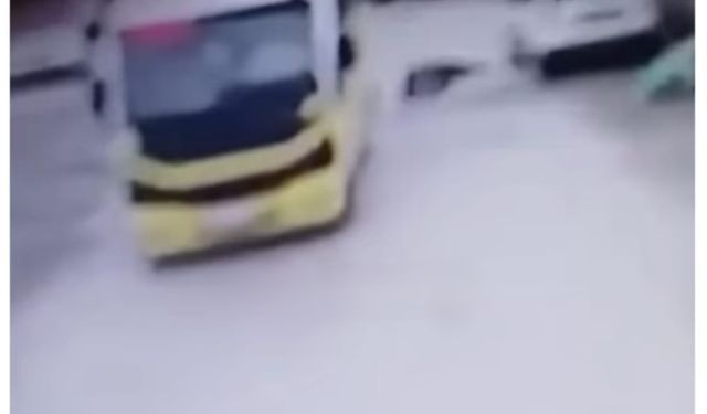 Van'da Feci Kaza: Minibüs Polis Memurunu Ve Oğlunu Ezdi!