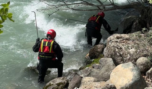 Hakkari'de derede kaybolan 16 yaşındaki İbrahim'i arama çalışmaları devam ediyor