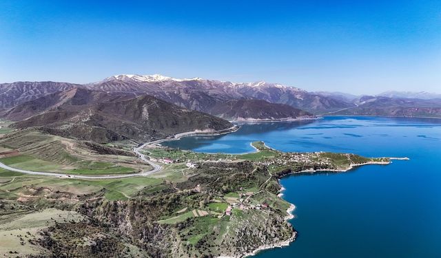 Yelkenli Köyü, Van Gölü Manzarasıyla Büyülüyor