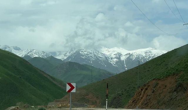 Yüksekova'da Mayıs Ayında Sağanak Ve Kar Yağışı Etkili Oldu