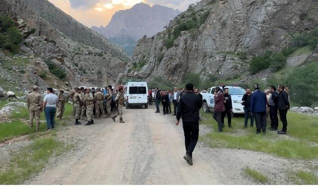 Avaşin Deresi'nde Kaybolan Genç İçin Arama Çalışmalarına Ara Verildi