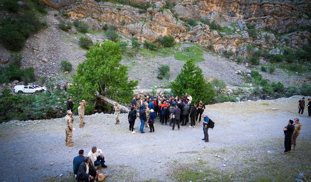 Vali, Avaşin Deresi'nde Yürütülen Arama Çalışmalarını Yerinde İnceledi