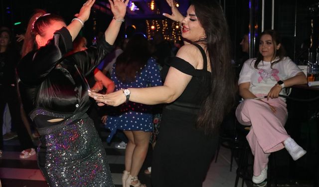 Hayat onlara güzel: İranlılar Van'da eğlenmeye devam ediyor