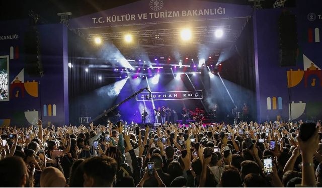 Van Kültür Yolu Festivalinde hangi sanatçı ne zaman sahne alacak?
