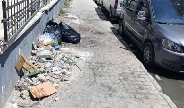 Van Şerefiye Mahallesi’nde çöp ve atık su sorunu vatandaşı isyan ettirdi