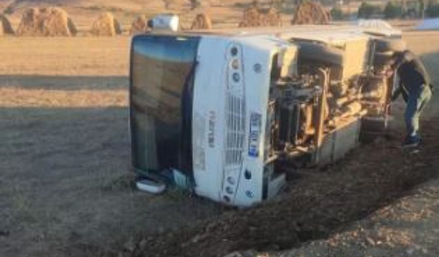 Son Dakika! Çaldıran'da Öğrenci Servisi Şarampole Devrildi