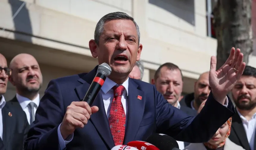 Özgür Özel: "İmamoğlu, cezaevi yolunda ama bir yandan da cumhurbaşkanlığı yolunda"