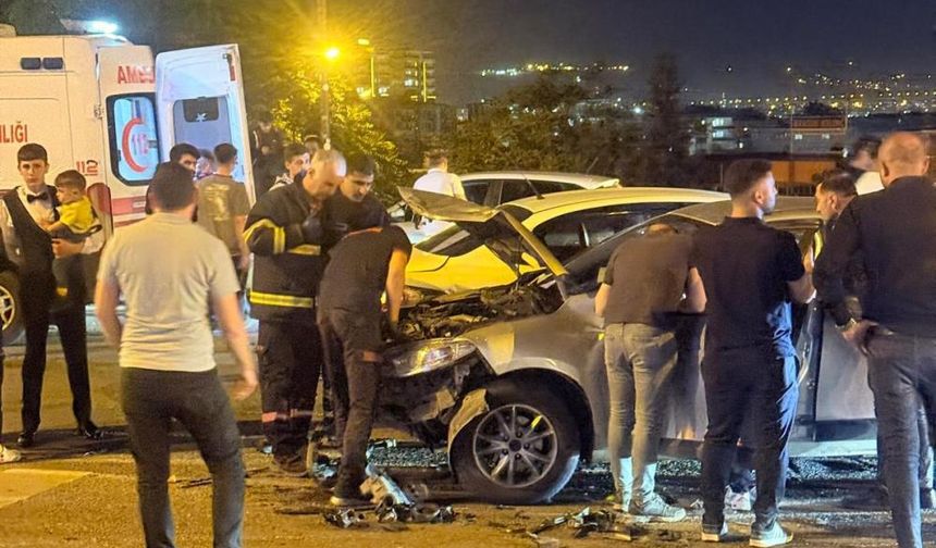 Batman-Siirt Çevre Yolunda Kaza: 4 Yaralı!