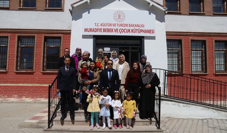 Muradiye'de Anneler Çocuklarıyla Kütüphanede Buluştu