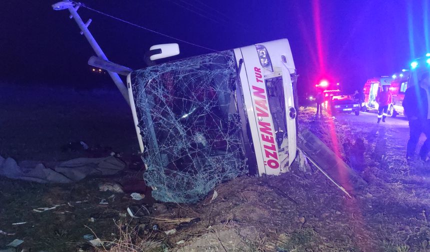 Van’da Yolcu Otobüsü Devrildi: Yaralı Sayısı 33’e Yükseldi
