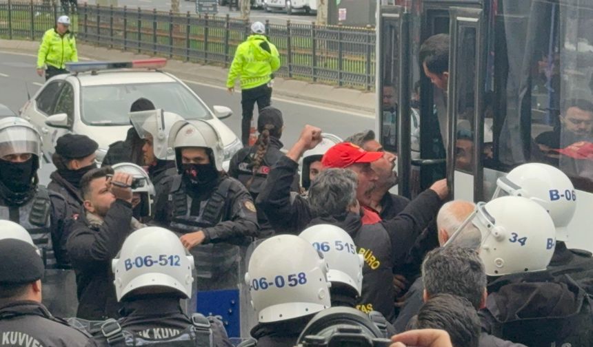 Taksim’e Yürümek İsteyen Gruplara Polis Müdahale Etti