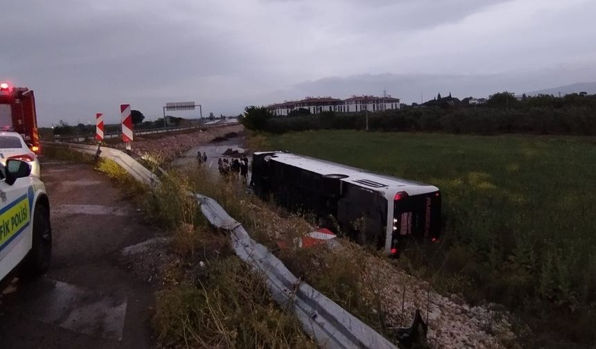 Yolcu Otobüsü Devrildi! 10 Kişi Yaralandı