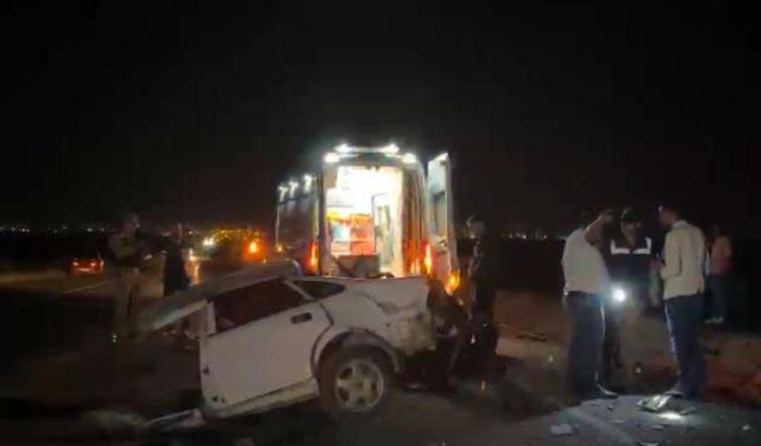 Otomobil tıra çarptı: 1 ölü, 1 yaralı
