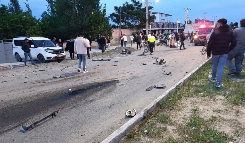 Otomobilin çarptığı motosikletli hayatını kaybetti