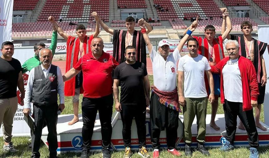 Güreş Şampiyonası'nda Hakkâri Rüzgârı!