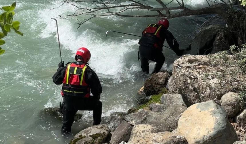 Hakkari'de derede kaybolan 16 yaşındaki İbrahim'i arama çalışmaları devam ediyor