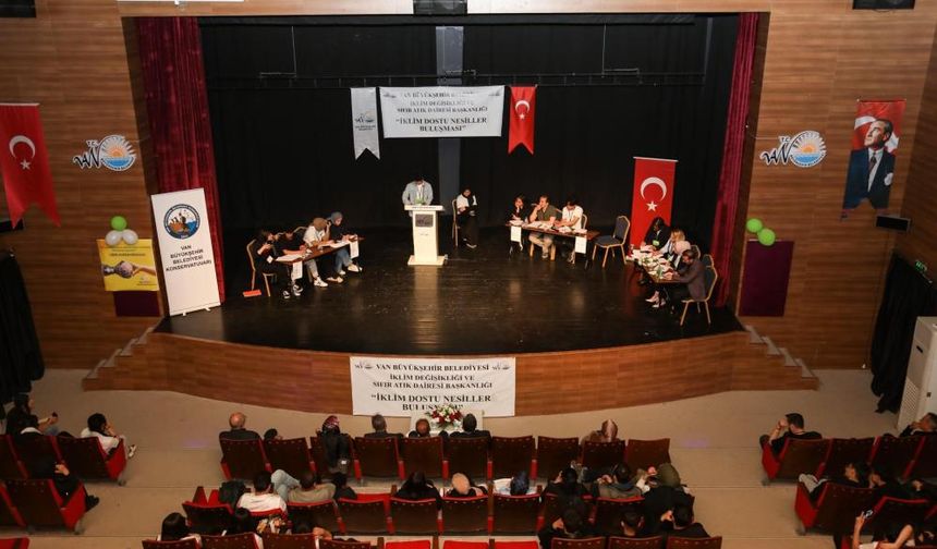 Van'da "İklim Dostu Nesiller" Münazara Yarışması Düzenlendi