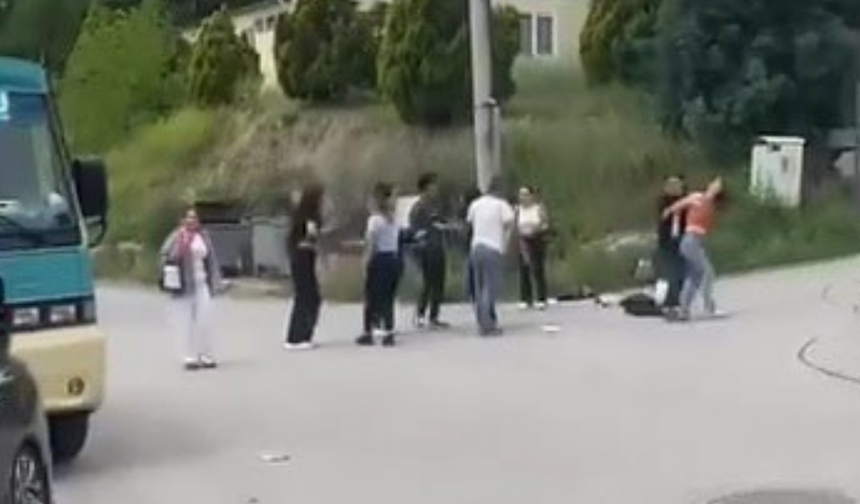 Üniversiteli kadın öğrenciler saç baş kavga etti