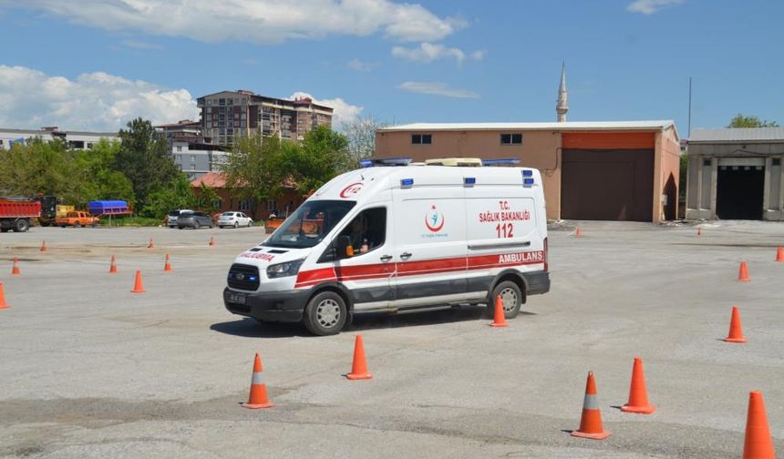 Muş'ta Düzenlenen Ambulans Sürüş Eğitimini Vanlı Ekip Üstlendi!