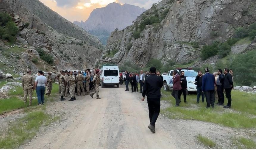 Avaşin Deresi'nde Kaybolan Genç İçin Arama Çalışmalarına Ara Verildi