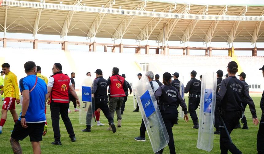 Son dakika golü sahayı karıştırdı, olaylara çevik kuvvet müdahale etti