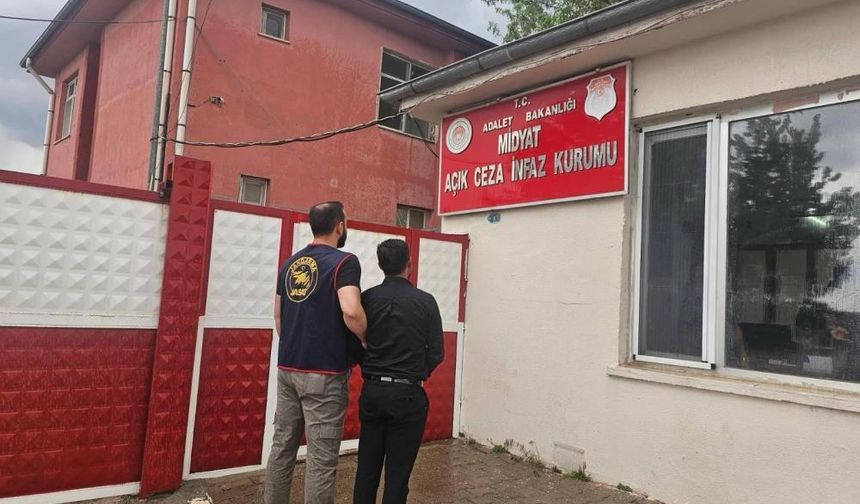 Cezaevi Firarisi Düğünde Saz Çalarken Yakalandı