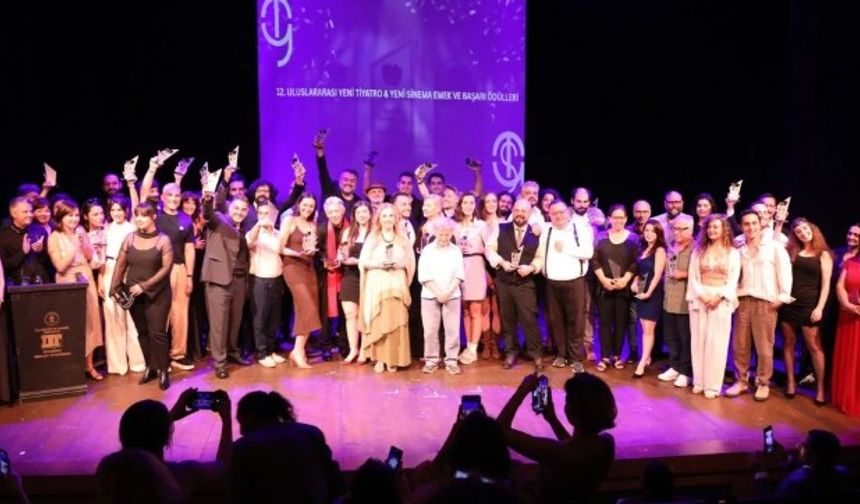 Van Bölge Tiyatrosu’ndan Ulusal Başarı: “Kanlı Düğün” Oyunu İki Ödül Birden Kazandı