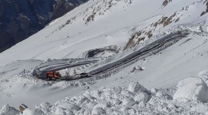 Van Bahçesaray Karayolu Tipi Nedeniyle Ulaşıma Kapatıldı