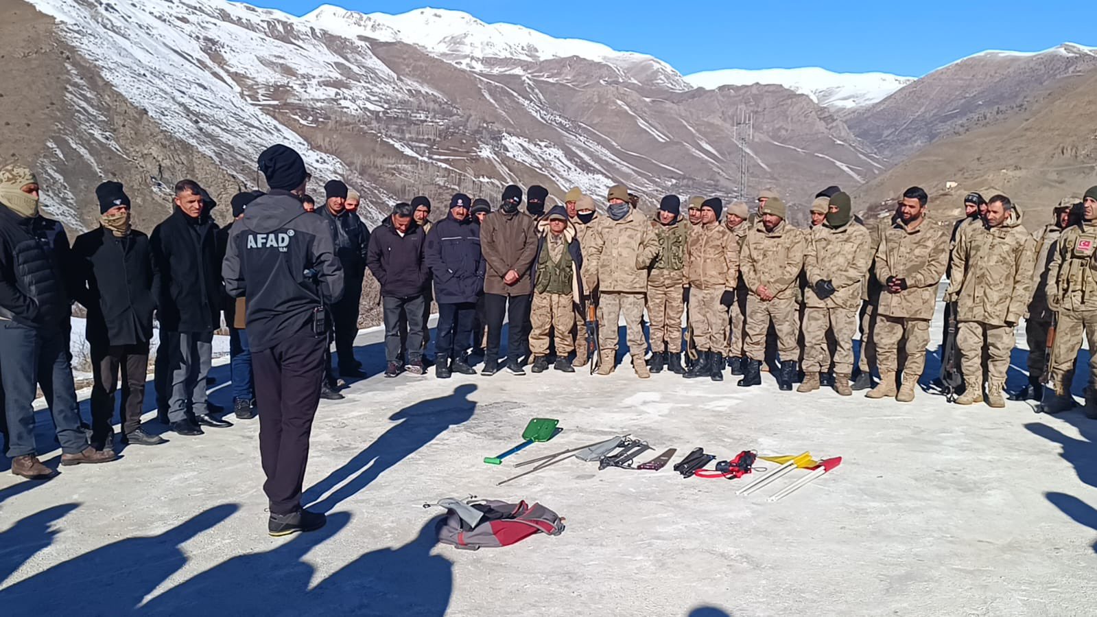 Van Afad'dan Güvenlik Korucularına Çığda Farkındalık Eğitimi (1)