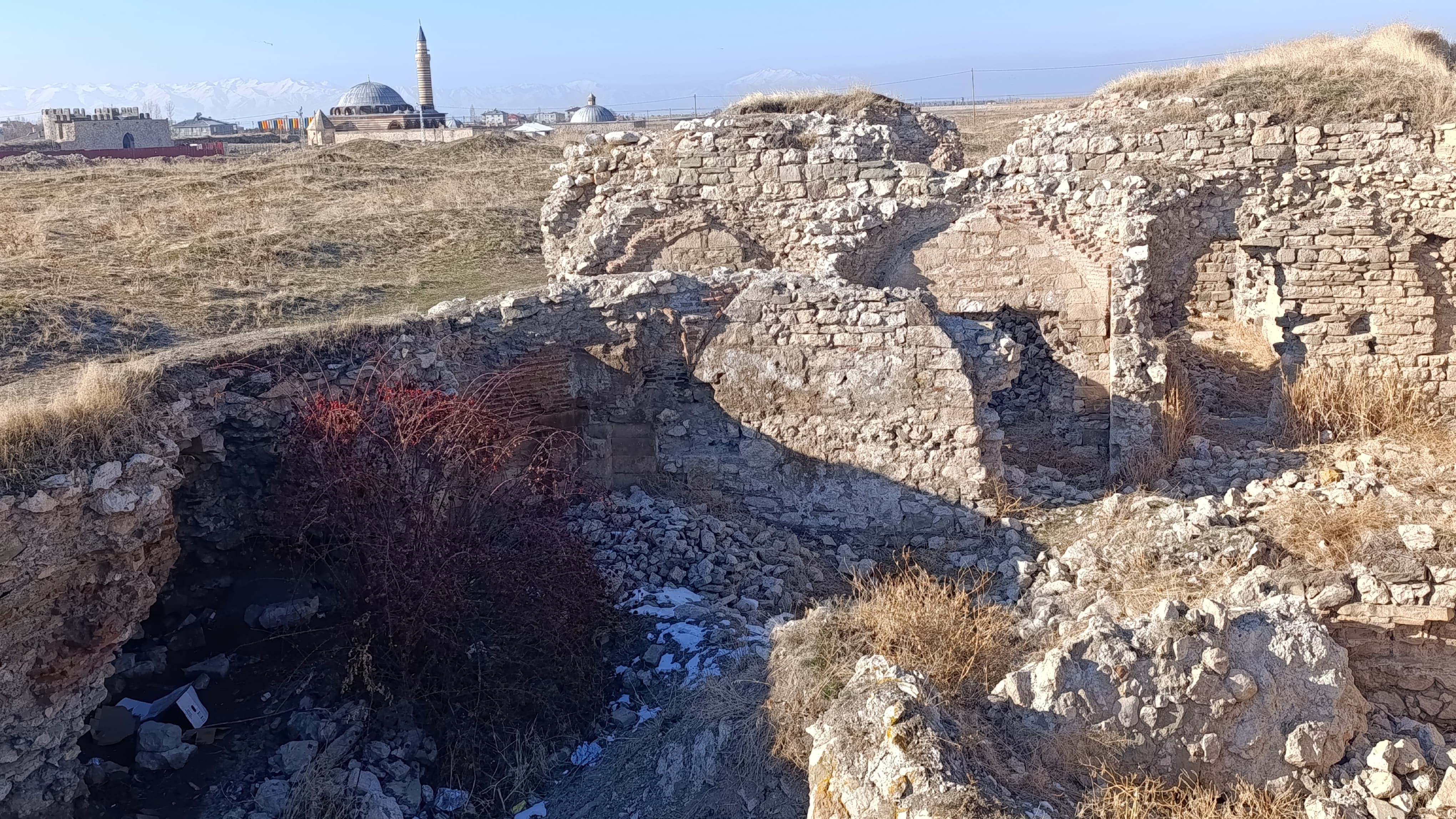 Van Kalesi'nin Güneyindeki Tarihi Şehir Yeniden Hayat Buluyor (11)