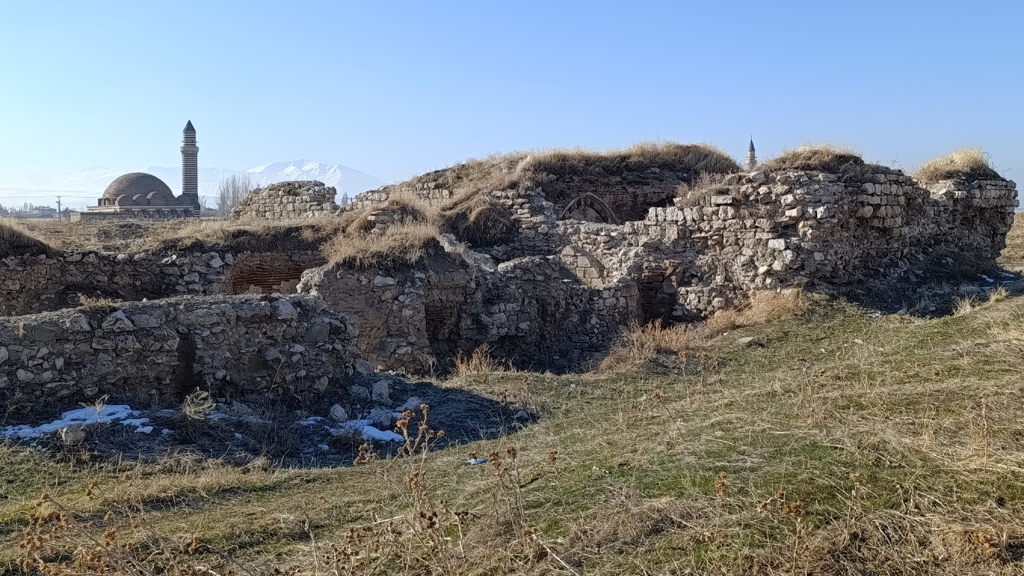 Van Kalesi'nin Güneyindeki Tarihi Şehir Yeniden Hayat Buluyor (3)