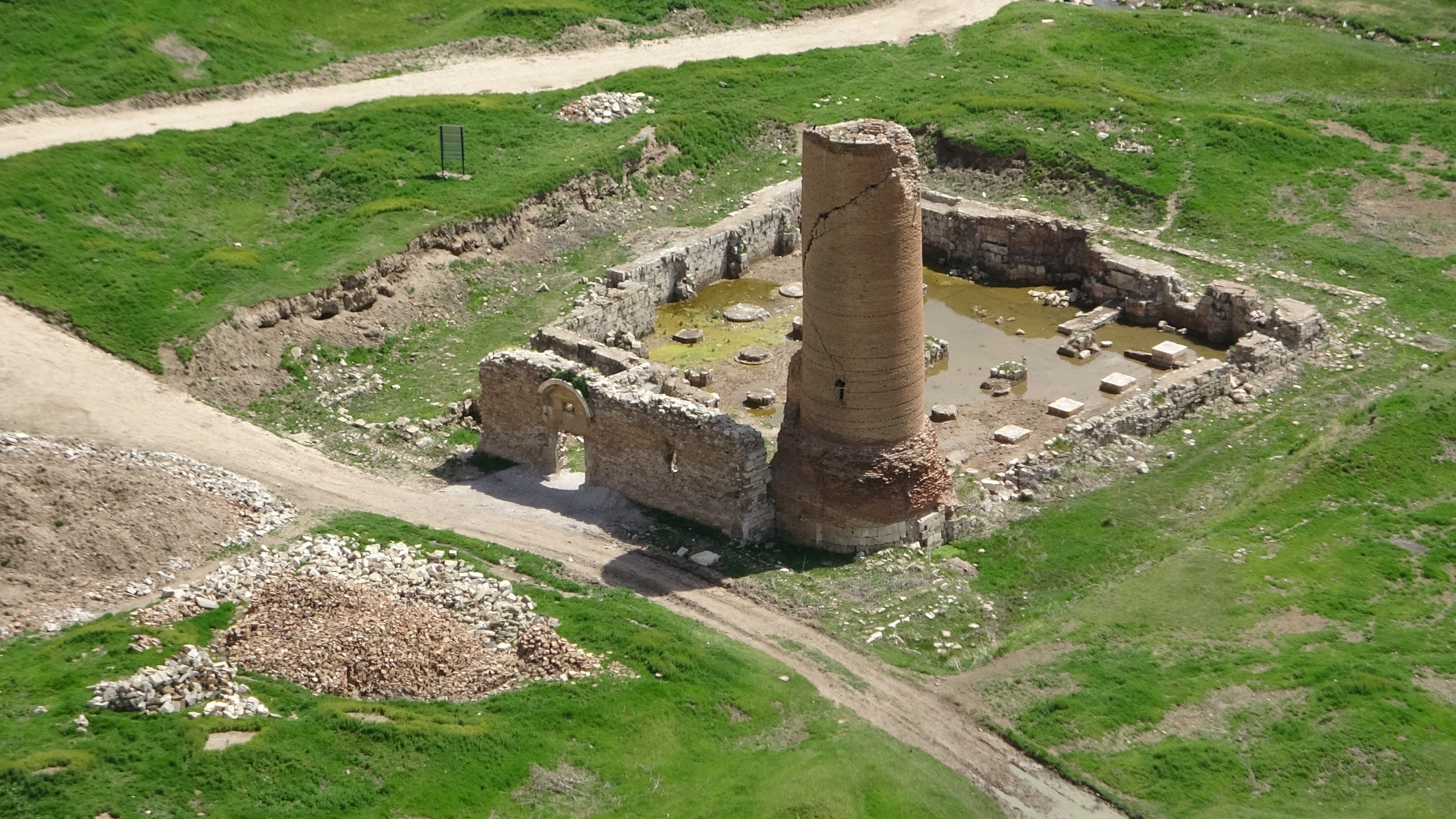 Van Kalesi'nin Güneyindeki Tarihi Şehir Yeniden Hayat Buluyor (7)