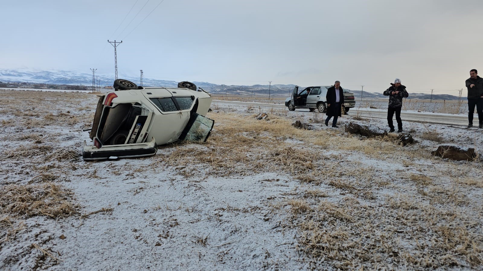 Bitlis’te Hastaneye Giden Araç Şarampole Yuvarlandı 5 Yaralı (1)