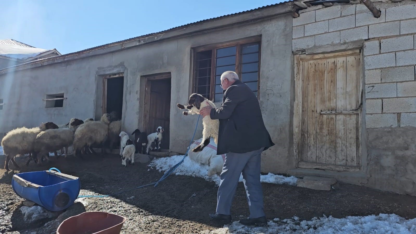 Van Gölü Manzaralı Kışkılı Köyü Kartpostallık Görüntüsüyle Büyülüyor (2)