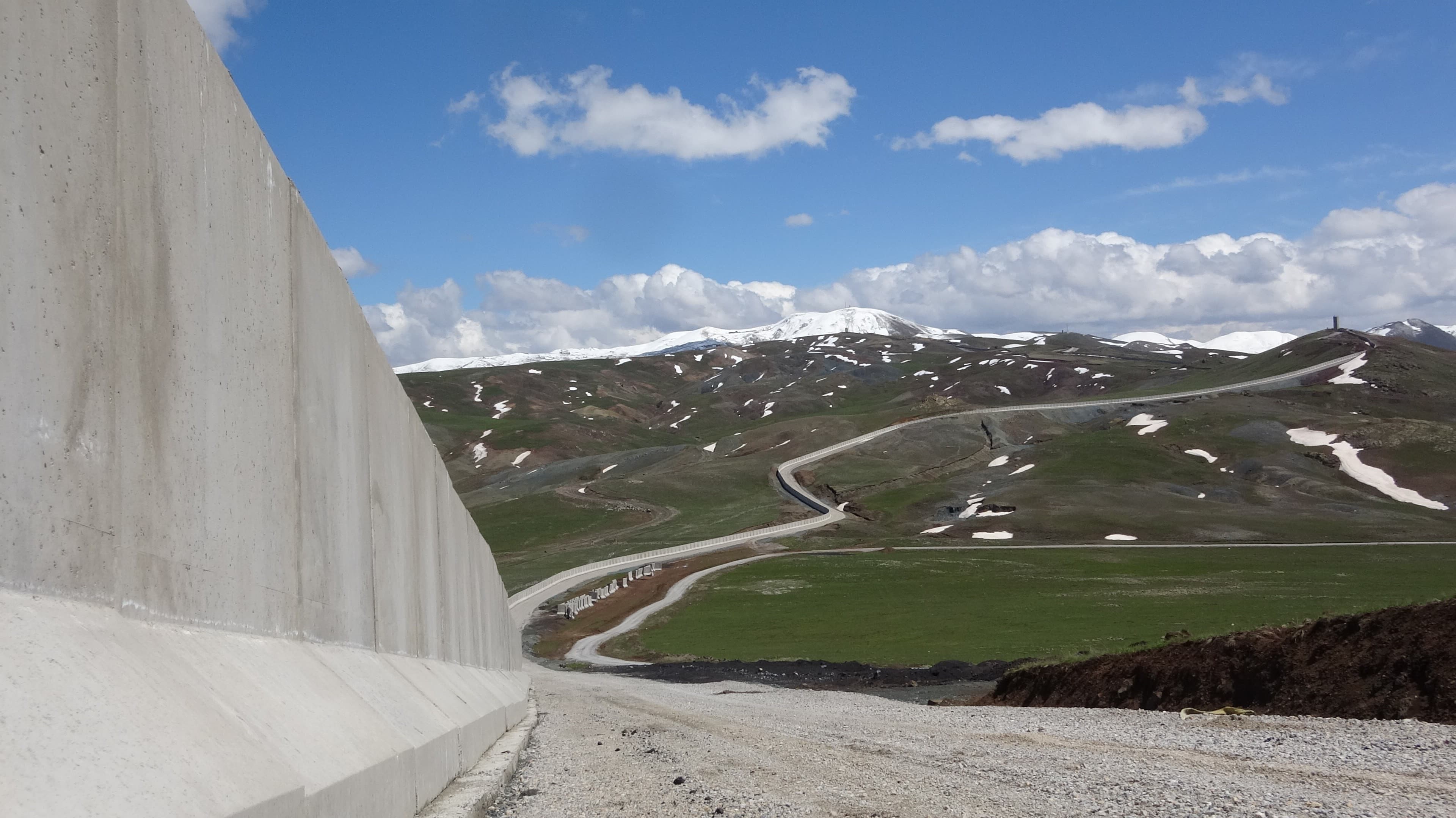 Van'da Sınır Duvarı Çalışmaları Hızla Devam Ediyor (3)