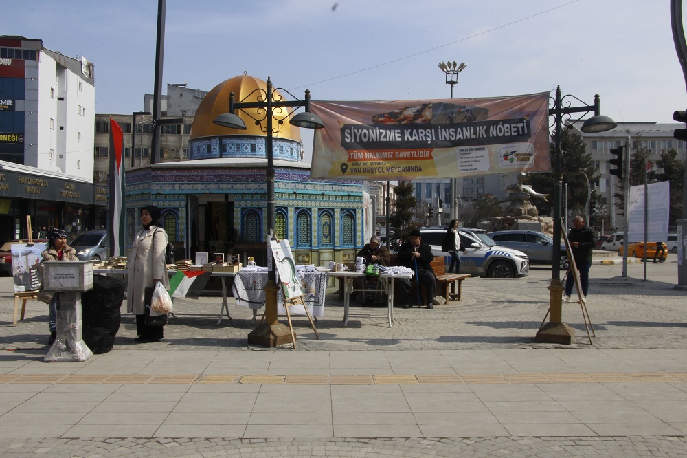 Van’da İnsanlık Nöbeti Devam Ediyor (2)