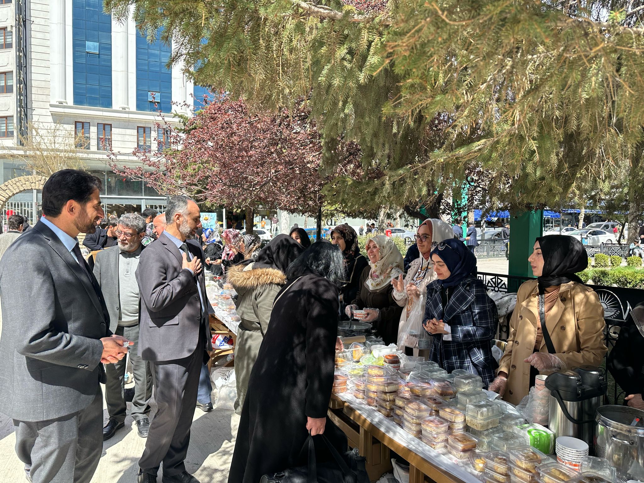 Van’da Kur’an Kursu Ve Camiler İçin Hayır Kermesi (2)