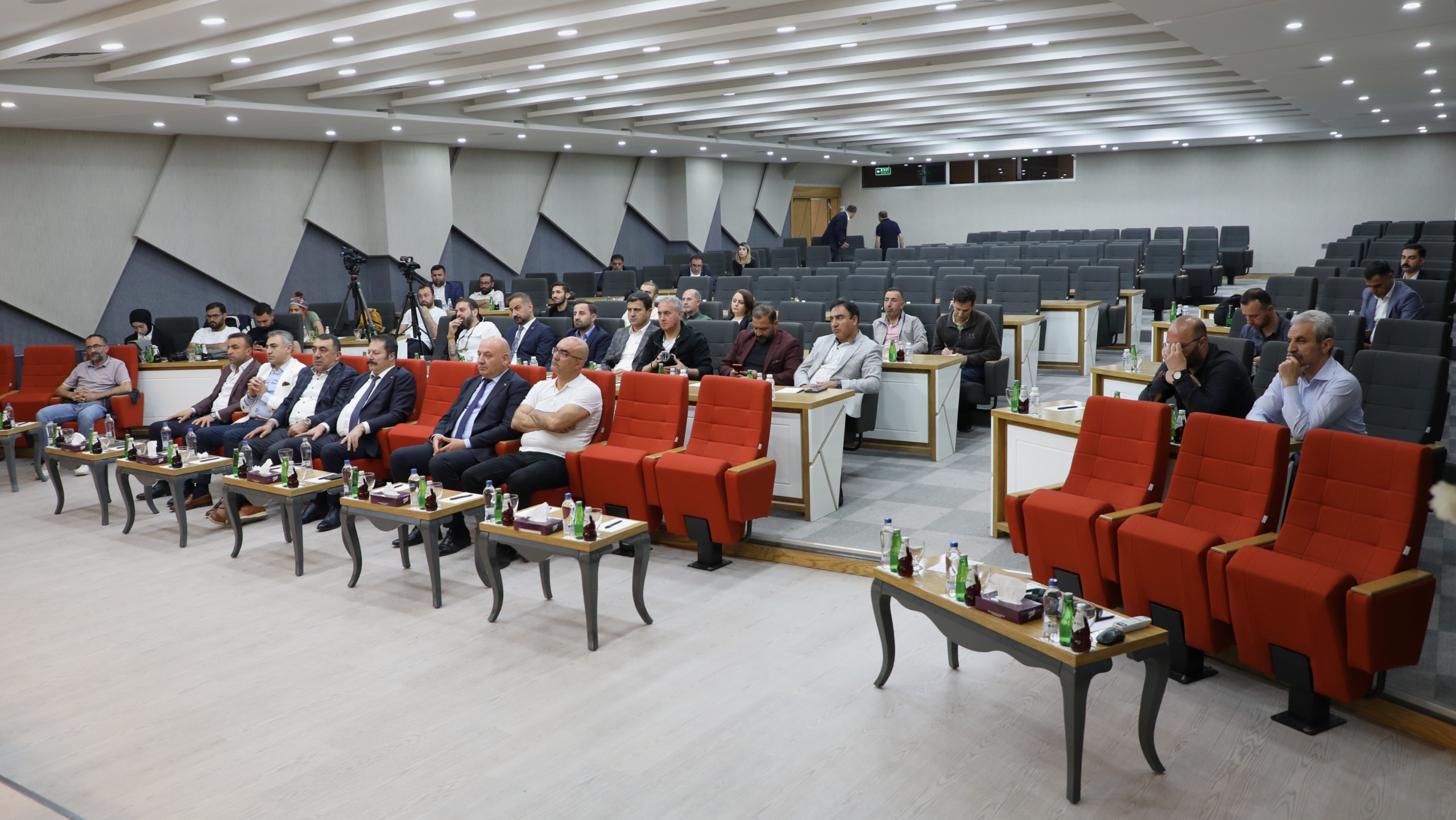 Başkan Takva “Hedef Van’ı Bölgenin Yaz Turizmi Üssü Yapmak” (2)