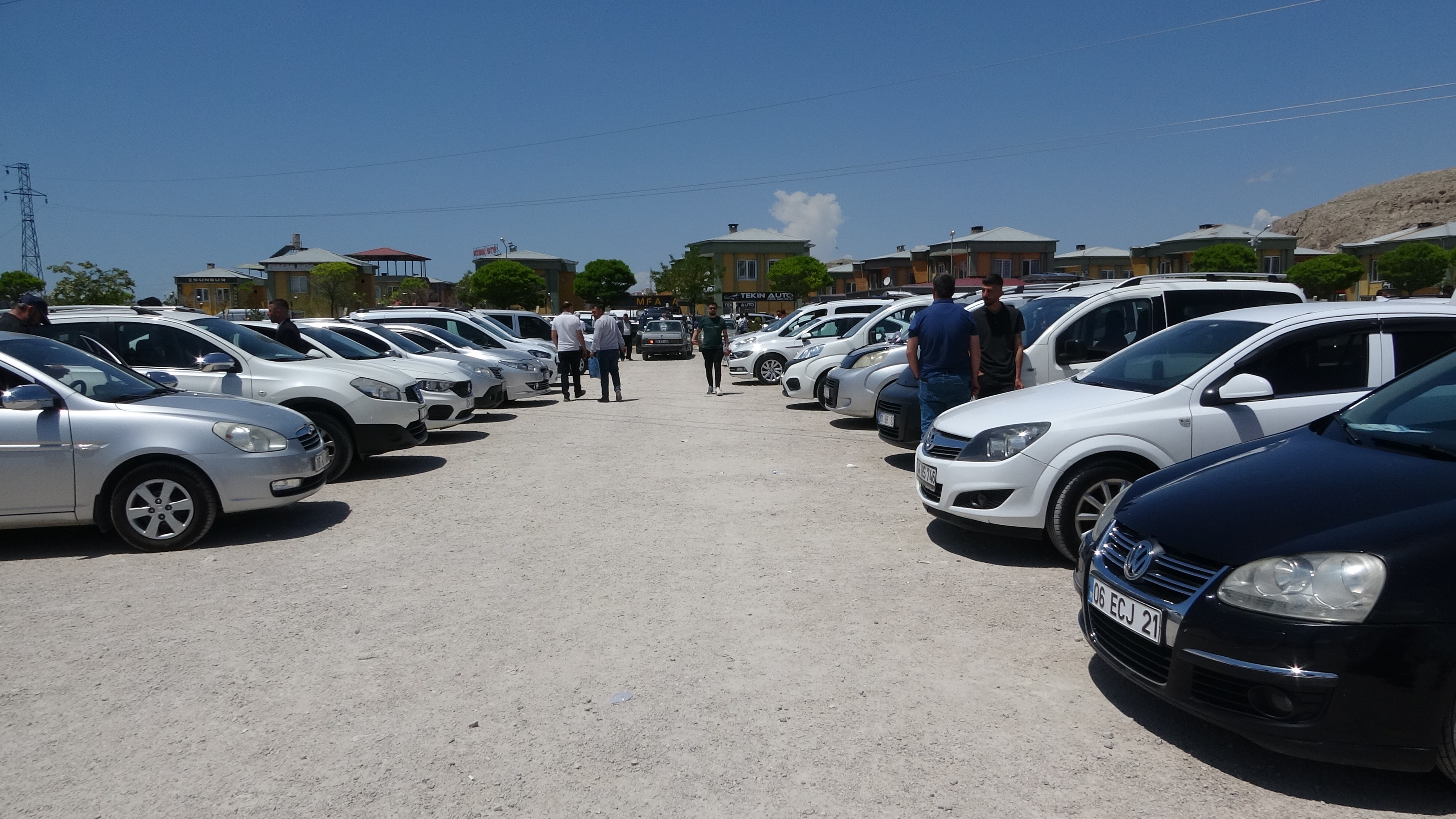 Van’daki Oto Pazarı Satıcılarla Doldu (1)