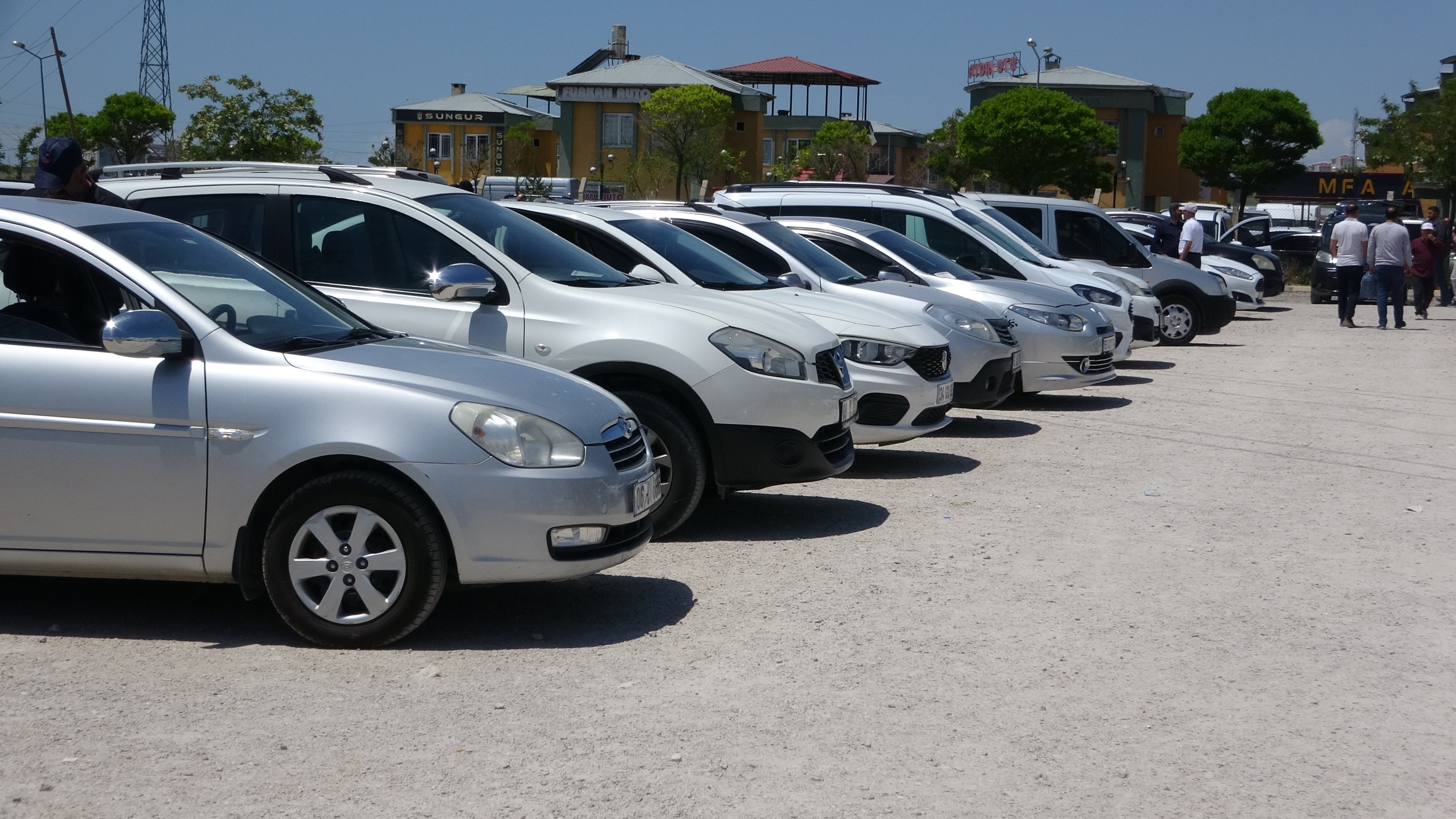 Van’daki Oto Pazarı Satıcılarla Doldu (2)