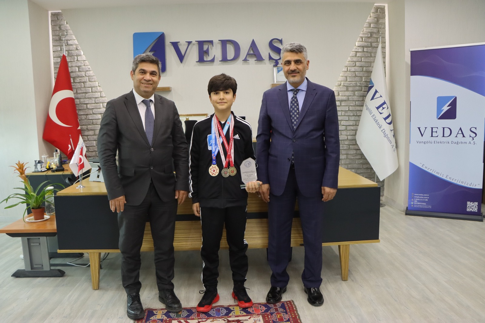 Vanlı Şampiyon Işık Özvural’dan Vedaş’a Anlamlı Ziyaret (2)