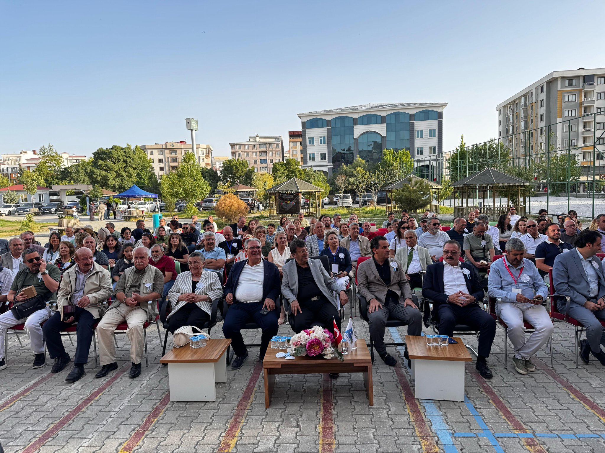 Van’da Nostalji Rüzgarı 77 Yıllık Buluşma Duygulandırdı (1)