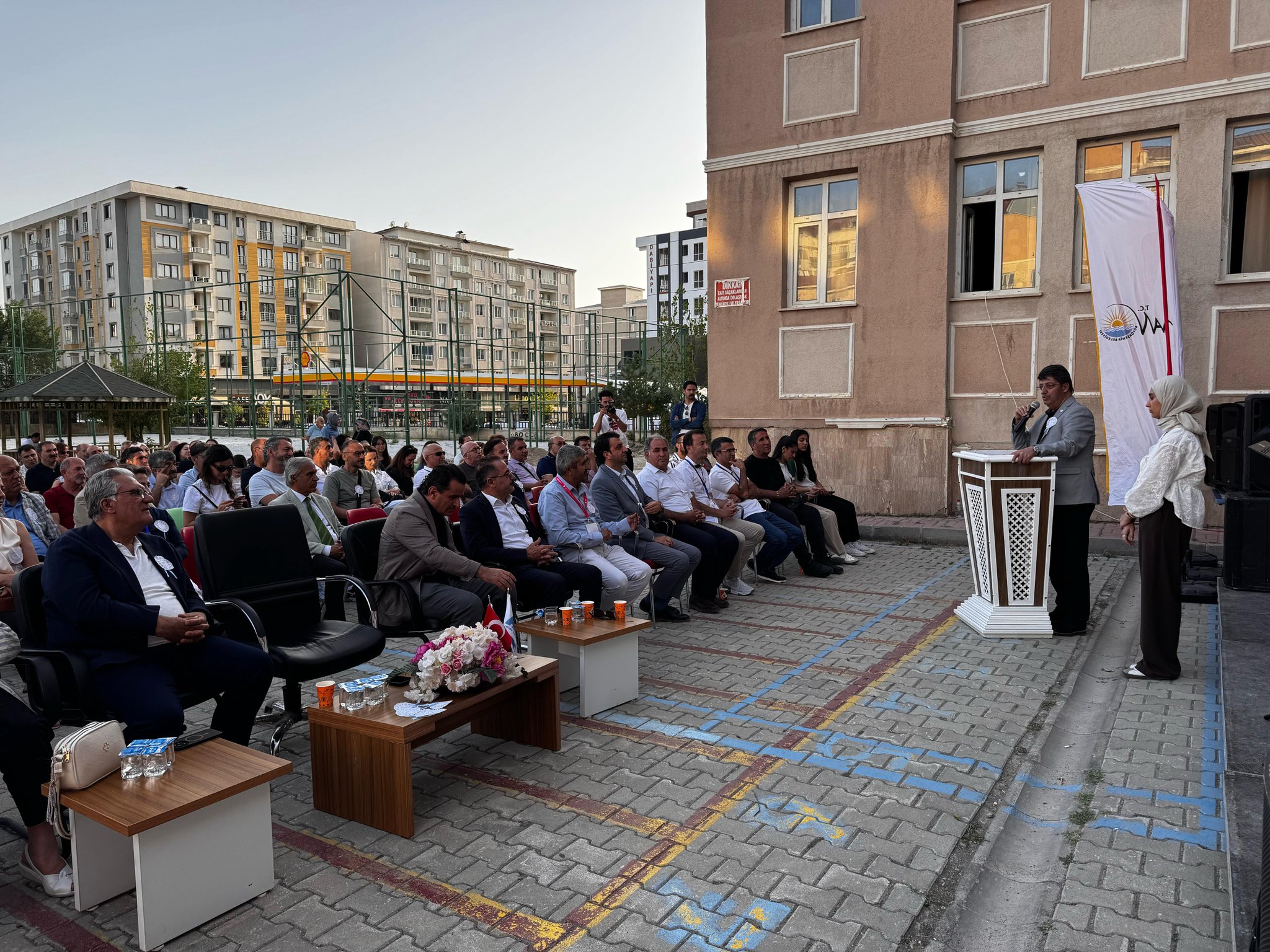 Van’da Nostalji Rüzgarı 77 Yıllık Buluşma Duygulandırdı (2)